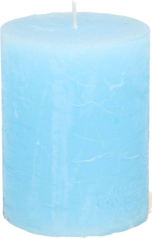 Merkloos Stompkaars cilinderkaars licht blauw 7 x 9 cm middel rustiek model Stompkaarsen