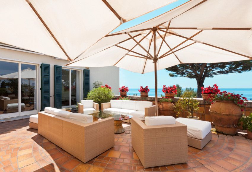 Zweefparasol of stokparasol: welk type past bij jouw terras?