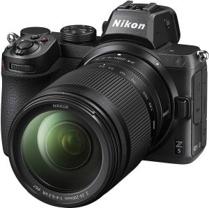 Nikon Z5 + Nikkor Z 24-200mm f 4-6.3 VR