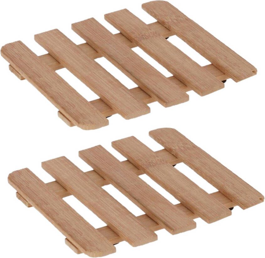 Gerimport Set van 2x stuks pannenonderzetter van hout vierkant 15 x 15 cm Panonderzetters