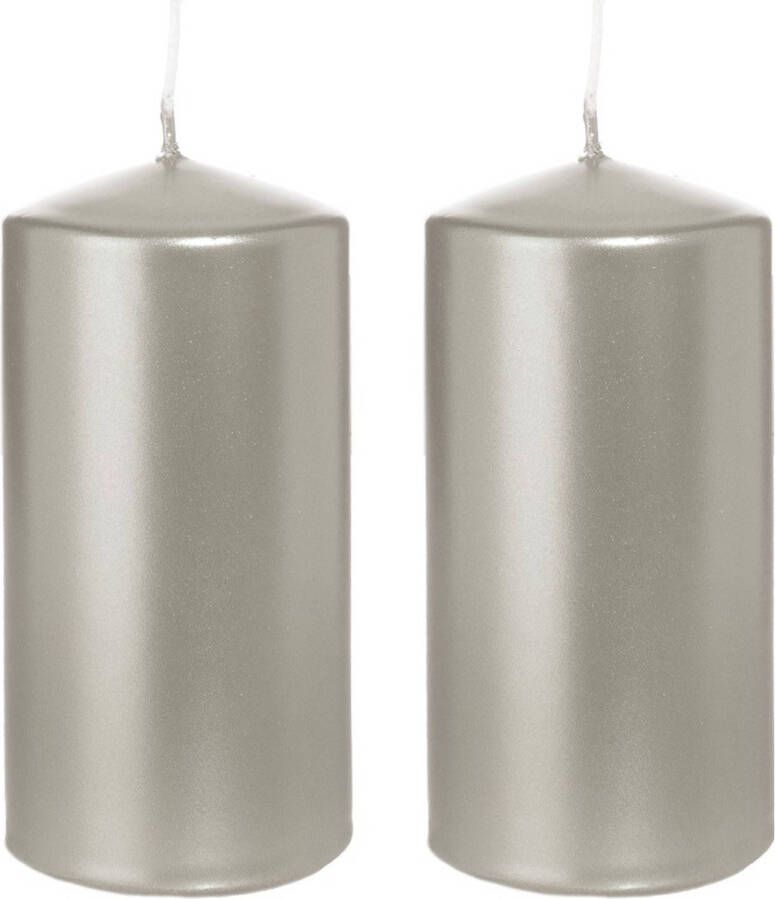 Trend Candles 2x Zilveren cilinderkaarsen stompkaarsen 6 x 12 cm 40 branduren Geurloze zilverkleurige kaarsen Woondecoraties