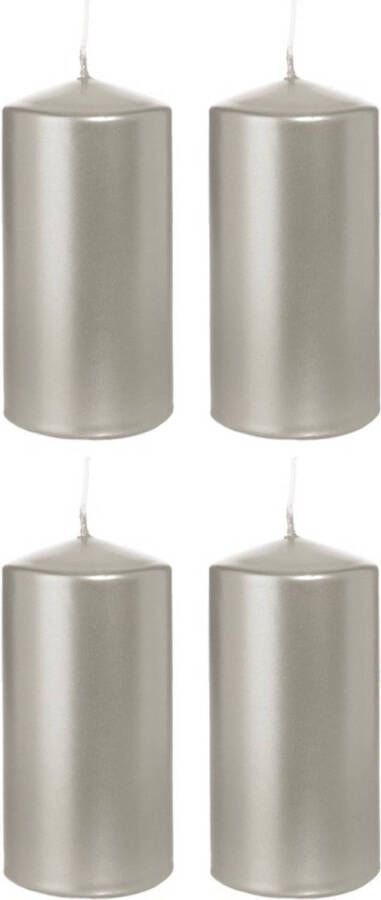 Trend Candles 4x Zilveren cilinderkaarsen stompkaarsen 6 x 12 cm 40 branduren Geurloze zilverkleurige kaarsen Woondecoraties