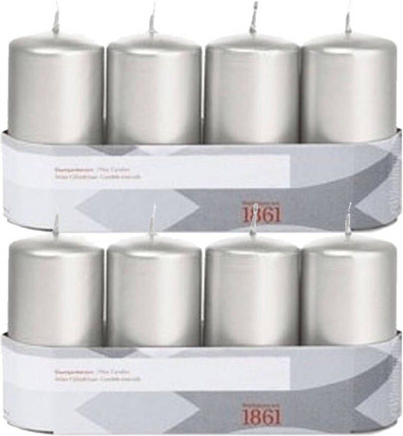 Trend Candles 8x Zilveren cilinderkaarsen stompkaarsen 5 x 10 cm 18 branduren Geurloze zilverkleurige kaarsen Woondecoraties