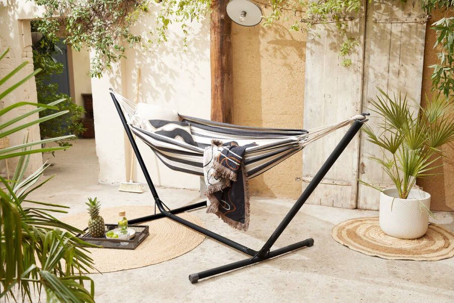 909 Outdoor hangmat met frame Outdoor hangmat in zwart en wit hangmat met metalen standaard voor tuin balkon en terras max. 100 kg 290 x 100 x 100 cm