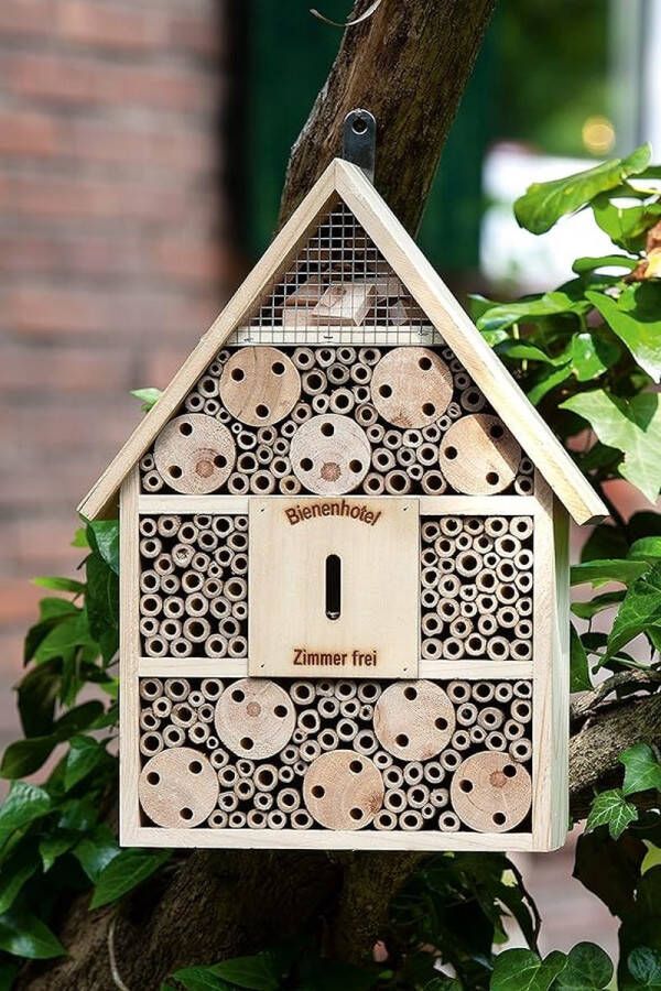 Aa Design insectenhotel met natuurlijke materi l Voor bijen lieveheersbeestjes en vlinders Om op te hangen 9 x 28.5 x 41 cm