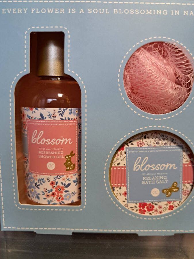 Accentra geschenk set vrouwen verjaardag leuk geschenk moeder dag kerst wilde bloemen badzout douche gel meshe spons