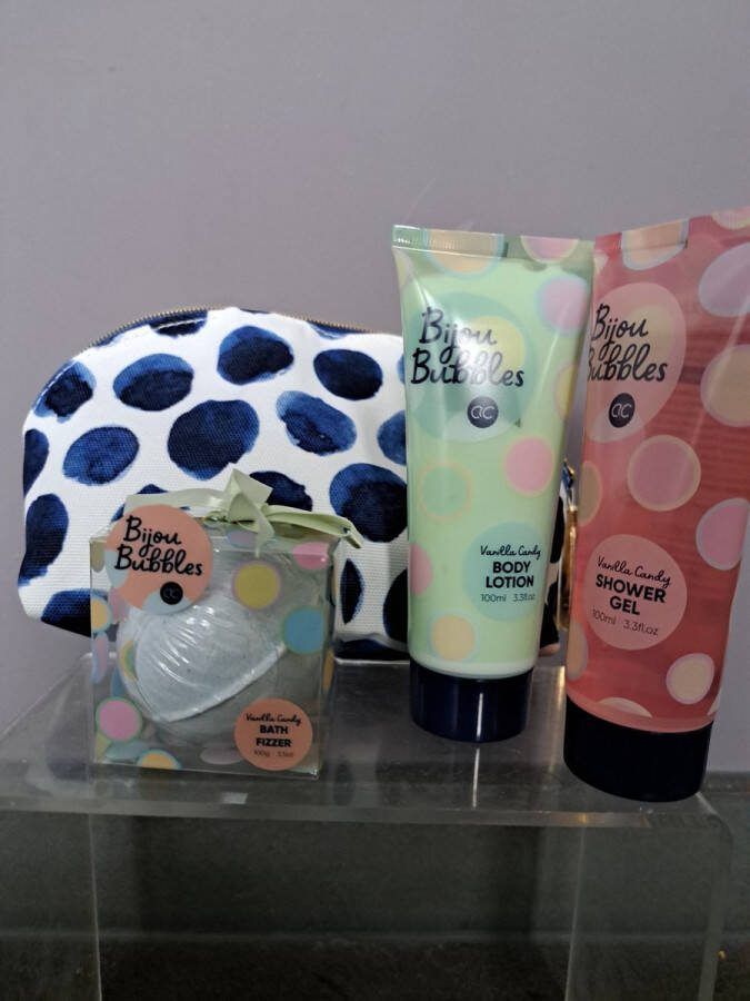 Accentra geschenk set vrouwen verjaardag moeder dag kerst vriendin douche gel body lotion toilet tas bruisbal vanille candy