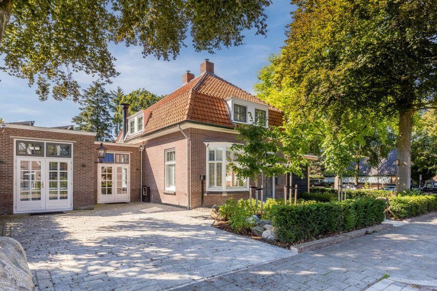 Akrolithos Kasseien Kavalas Grey banen 15x3-5cm verkoop per krat 1500KG =15.75M2 prijs € 65.00 M2