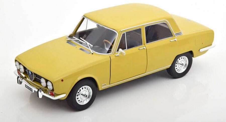 Alfa Het 1:18 Diecast model van de Romeo 2000 Berlina van 1971 in Dark Yellow. Dit model is begrensd door 500 stuks. De fabrikant van het schaalmodel is Mitica.Dit model is alleen online beschikbaar