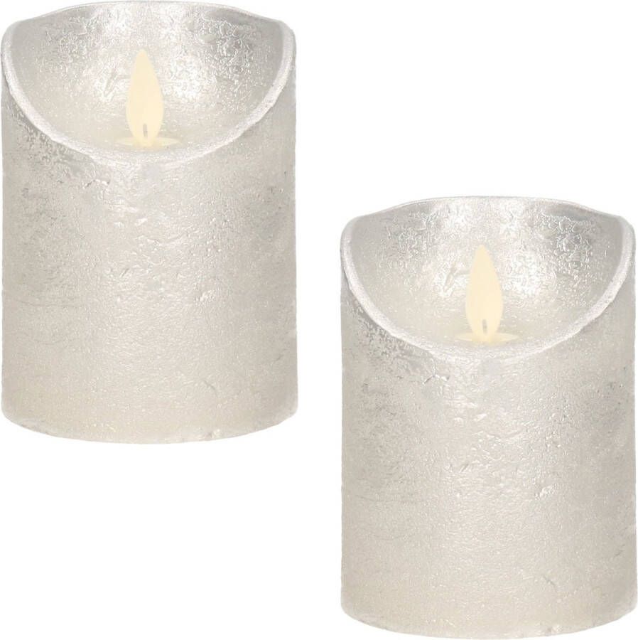 Anna's Collection 2x Zilveren LED kaarsen stompkaarsen 10 cm Luxe kaarsen op batterijen met bewegende vlam