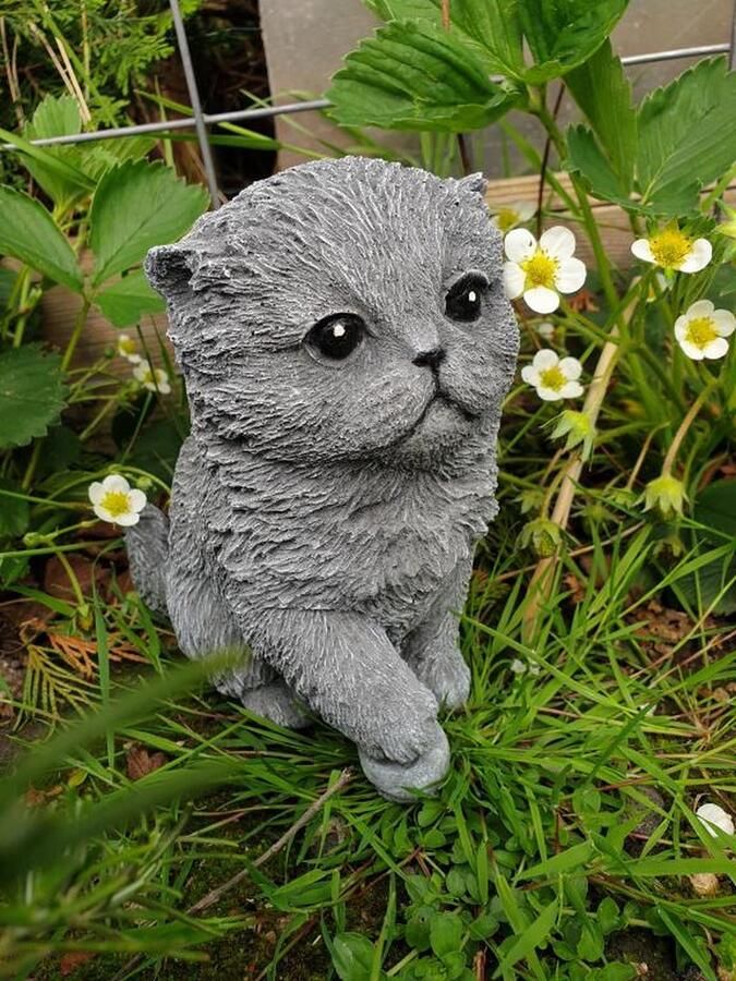 Atw Tuinbeeld poes met bal