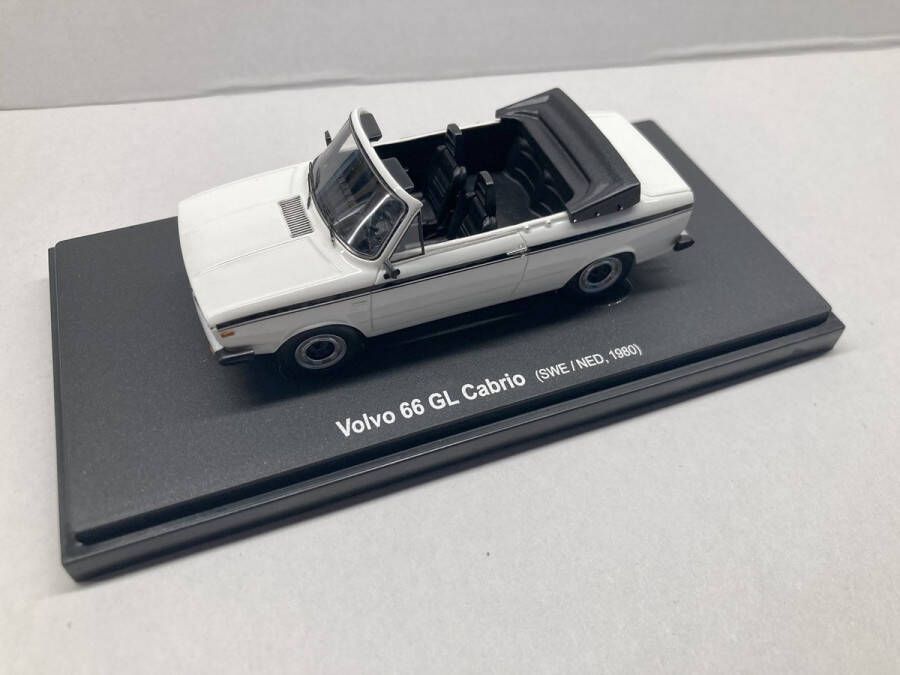 Avenue43 Volvo 66 Cabrio Wit schaalmodel 1:43