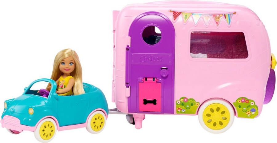 Barbie Estate Chelsea Pop met Auto Camper en Accessoires Speelset