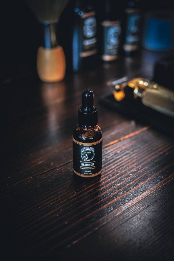 Barnie Cosmetics Barnie olie baard olie baard verzorging baard parfum baardolie voor kort en lange baard gemaakt voor echte mannen 30ml