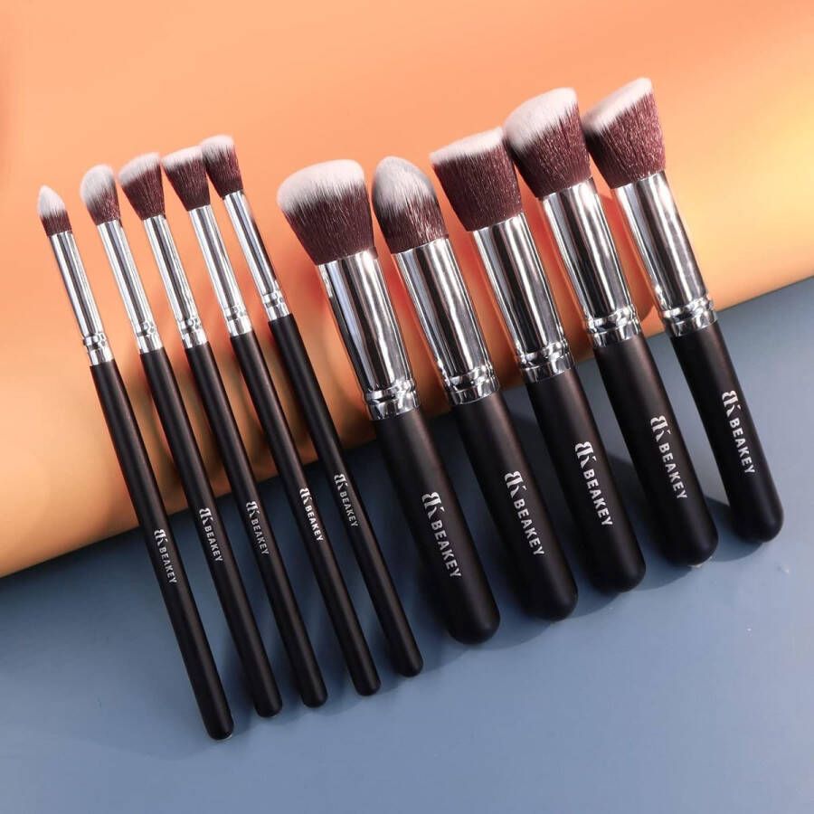 BEAKEY Makeup Brush Set Premium Synthetic Kabuki Foundation Face Powder Blush Eyeshadow Brushes Makeup Brush Kit met Blender Spons (10 + 2 stuks Zwart Zilver)