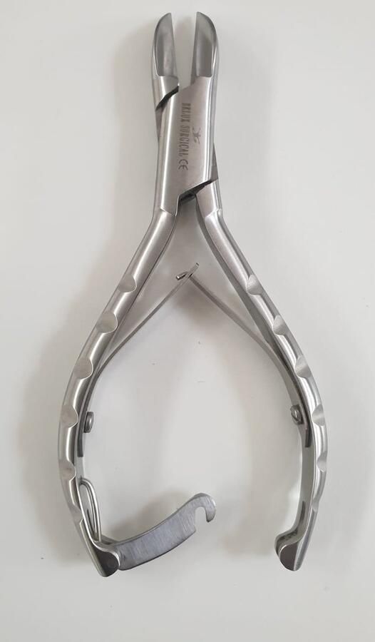 Belux Surgical Instruments Nagel Knipper Diabetic Hoektang voor (Harde) Teennagels Kalknagels en Ingegroeide Nagelhoeken Pedicure Manicure tang Gebogen Zilver RVS 14 cm