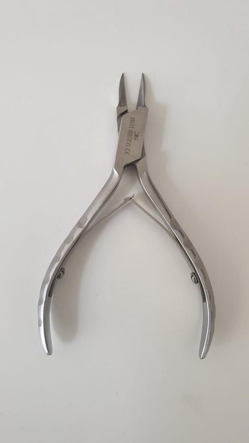 Belux Surgical Instruments Professionele nagelknipper stevige huidschaar met lang handvat voor nagelriemen (Cuticle Cutter) scherpe en uitstekende uiteinden RVS-dubbele veer 13.5 CM