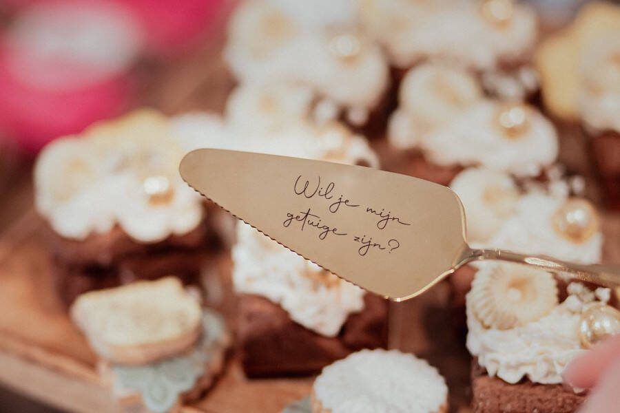 BolleToet taartschep getuige vragen bruiloft wedding decoratie trouwen