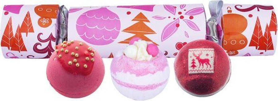 Bomb Cosmetics We Wish You a Rosy Christmas Cracker Gift Pack met 3 Bath Blasters Bruisballen