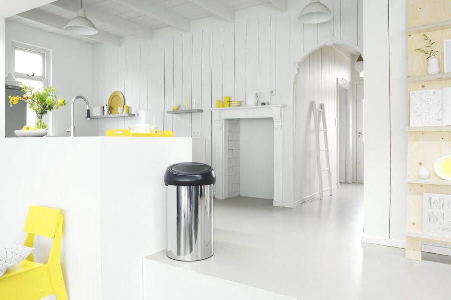 Brabantia Afvalverzamelaar 60 liter 'Touch Bin' met zwarte deksel Brilliant Steel