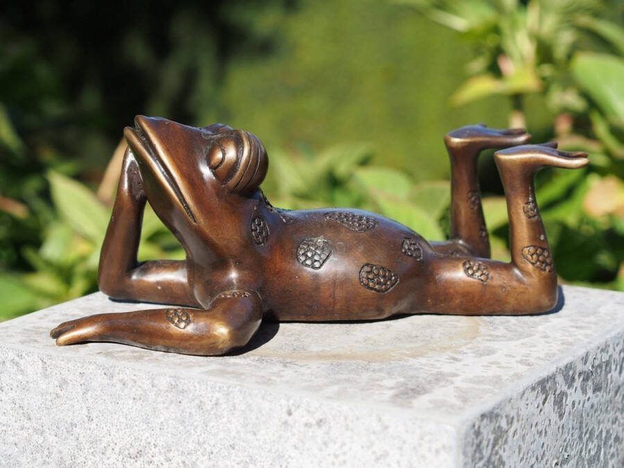 Bronzartes Brons beeld Tuinbeeld Liggende kikker klein 10 cm hoog