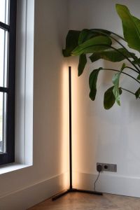 Calex Slimme LED Vloerlamp Wifi Hoeklamp Staande Lamp Sfeerverlichting Dimbaar RGB en Wit Licht App en afstandsbediening