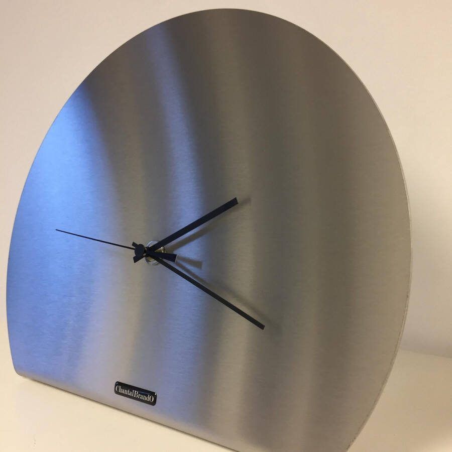 Chantalbrando MOON ZILVER TAFELKLOK DUTCH MODERN DESIGN