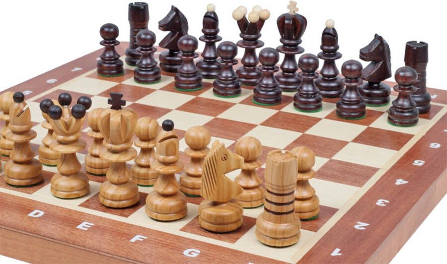 Chess the Game Vintage Schaakspel Klassiek schaakbord met kersenhouten schaakstukken Eyecatcher!