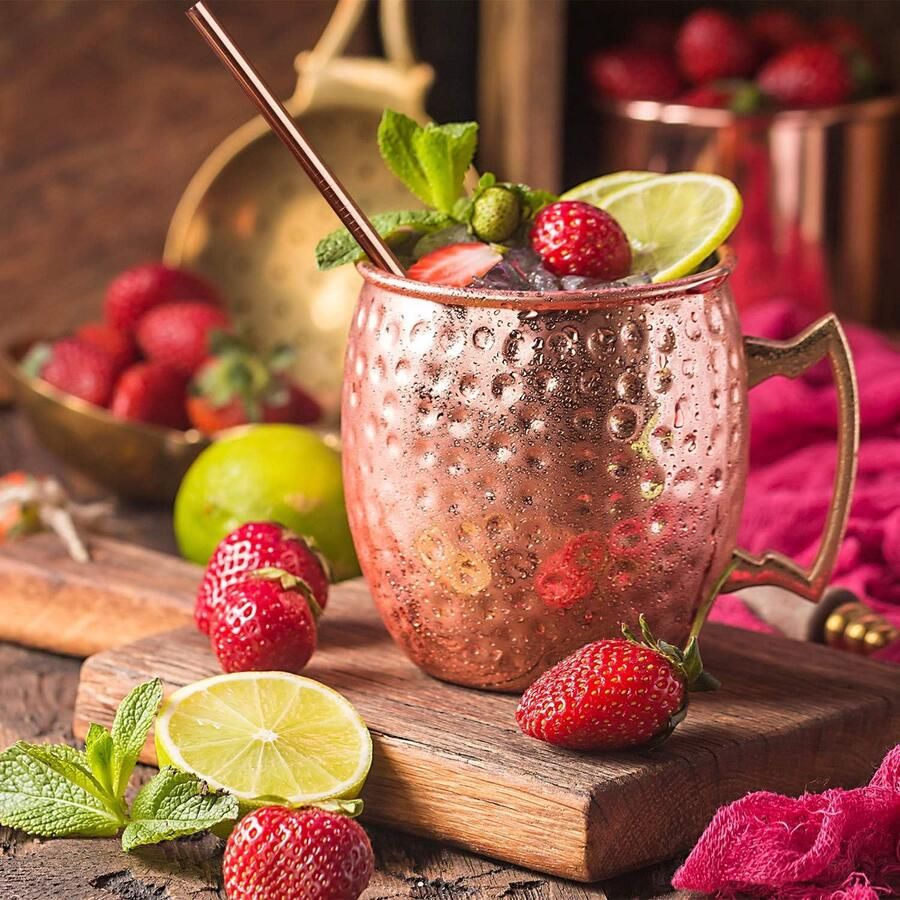 CLORD Set van 4 Koperen Bekers 550 ml met 4 Rietjes in Luxe Geschenkdoos Perfect voor Verfrissende Cocktails Ideaal voor Liefhebbers van 100% Koperen Accessoires