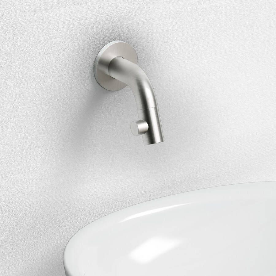 Clou Kaldur fonteinkraan 2x6.8cm korte uitloop met wandmontage RVS geborsteld
