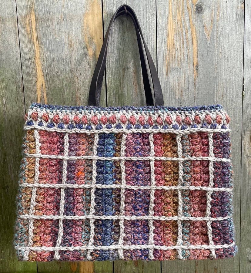 Corneeltje wol -James C.Brett. COMPLEET HAAKPAKKET TAS RAINBOW-BLOK (AH)JUTE TAS MC 101