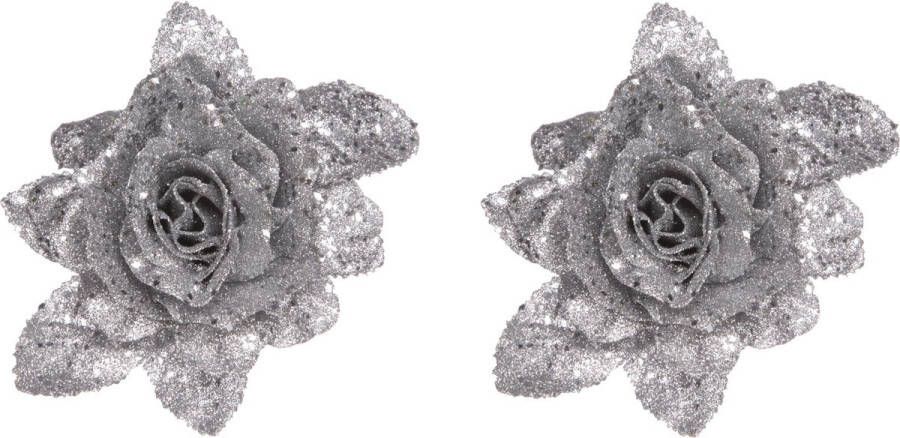 Cosy&Trendy 2x stuks decoratie bloemen roos zilver glitter met blad op clip 15 cm Decoratiebloemen kerstboomversiering