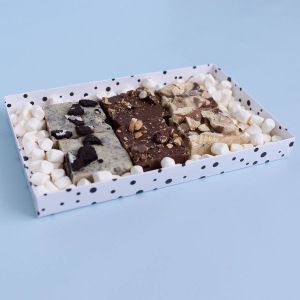 Cupcakedozen.nl Zwarte stippen (brievenbus)doos voor koekjes 250 x 155 x 26 mm (10 stuks)