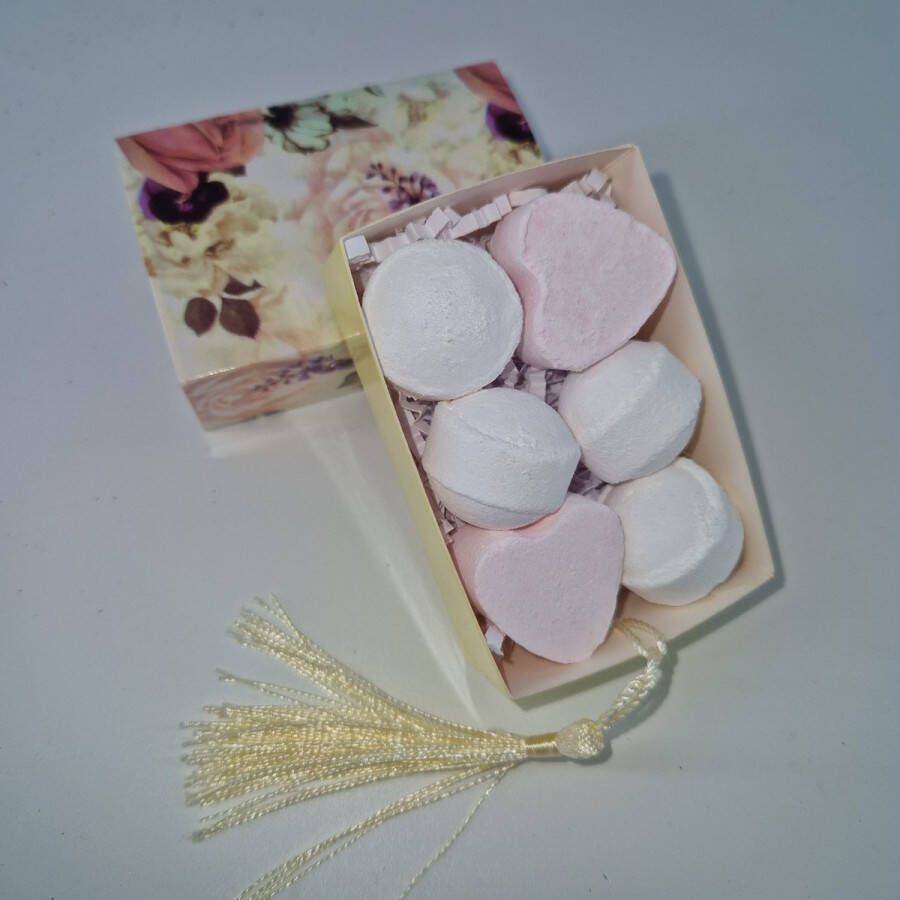 Deco.Kado Badballen Bruisballen mini Bath bombs voor een ultiem verwenmomentje. Bruisballen zorgen voor een explosie van geur in je badkamer. Lekker ontspannende Bruisballen voor Bad Bath Bombs Badbom Bruisbal Dierproefvrij Luxe Cadeauverpakking