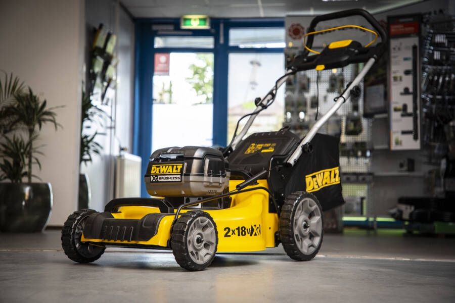 DeWalt Accumaaier Duwmaaier 2x 18V accu Brushless Grasmaaier met Wielaandrijving 53CM