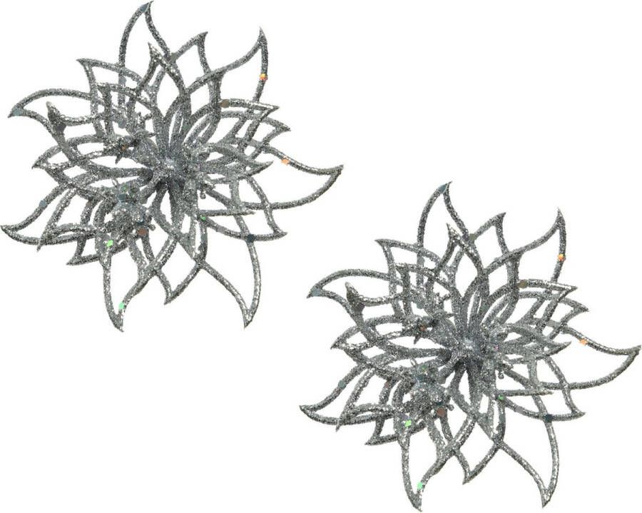 Merkloos Sans marque 2x stuks decoratie bloemen kerststerren zilver glitter op clip 14 cm Decoratiebloemen kerstboomversiering