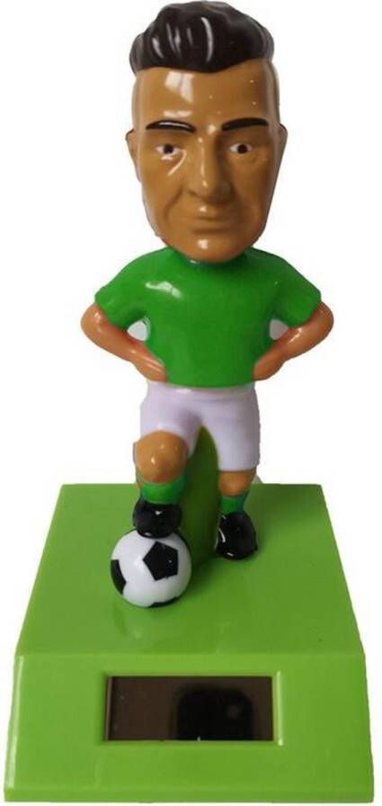 Merkloos Sans marque Solar voetballer voetbal speler in groen shirt beweegt bij zonlicht en kunstlicht.