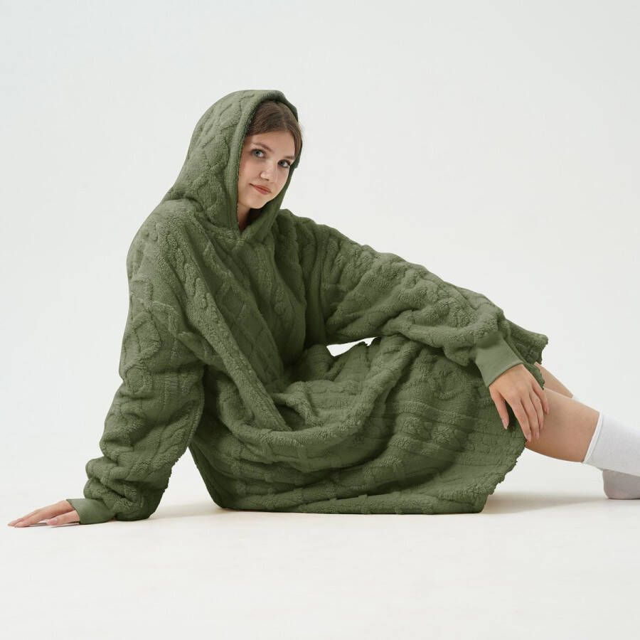 Dutch Decor SOPHIE Oversized Hoodie 70x110 cm Hoodie & deken in één extra grote kabeltrui met capuchon Military Olive groe