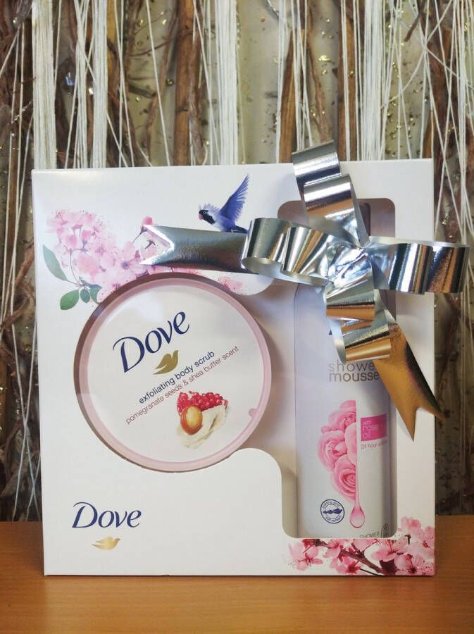 Dove Geschenkverpakking Body Scrub & Shower Mousse Verwenpakket Met Strik