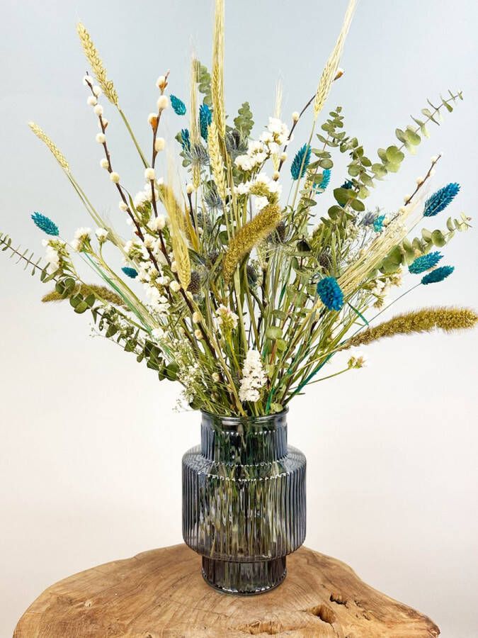 Droogbloemetjes.nl Droogbloemen boeket “Pure Hills” 55 cm Inclusief blauwe vaas Stilistisch en Chique (een prachtig en onvergetelijk cadeau)