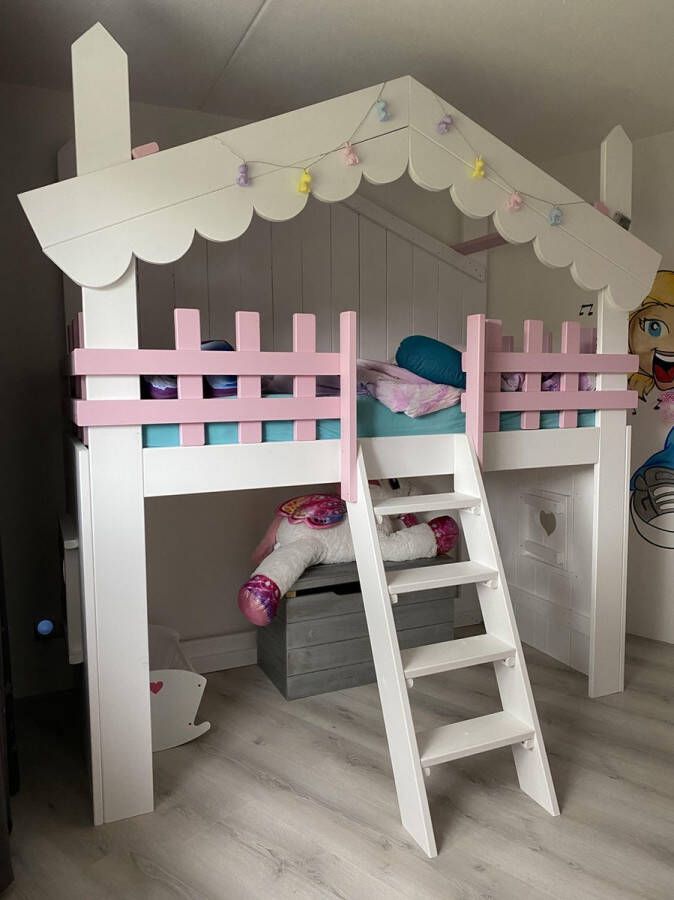 Droommeubel Concurrent Bedhuisje Sarah met speelruimte | Boomhut bed | Steigerhout | Wit met roze