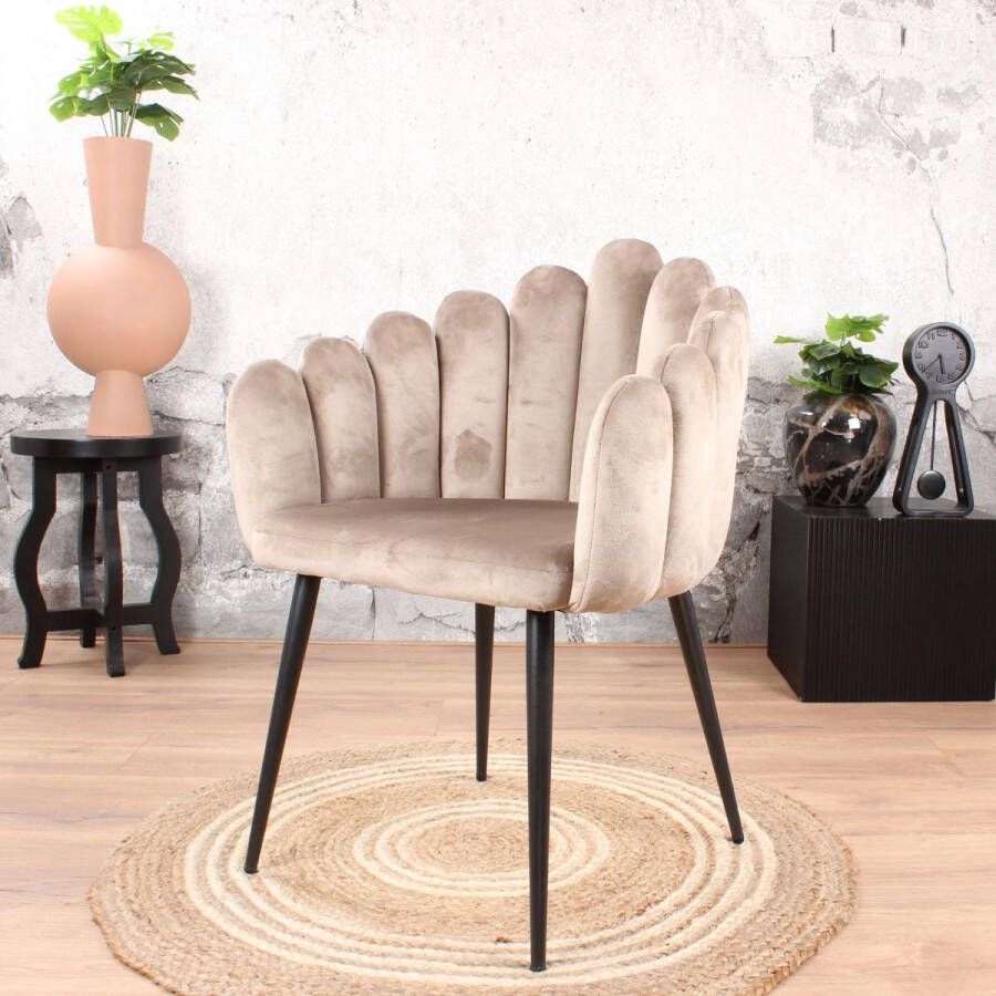 DS4U Flower Eetkamerstoel Velvet Champagne Velours Armstoel Eetkamer Stoel Zwart Metalen Poten Design Zacht en Comfortabel Met Armleuning Kuipstoel Fluweel Taupe