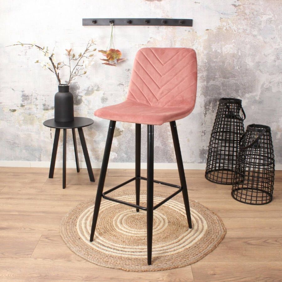 DS4U Gaby Barkruk Velvet Roze 65 cm Zithoogte Velours Bar Kruk Speelse Sierstiksels Eetkamer Stoel Fluweel Kruk Rugleuning Barstoel met Voetsteun Design Designstoel zitmeubelen barkrukken Zwarte Metalen Poten