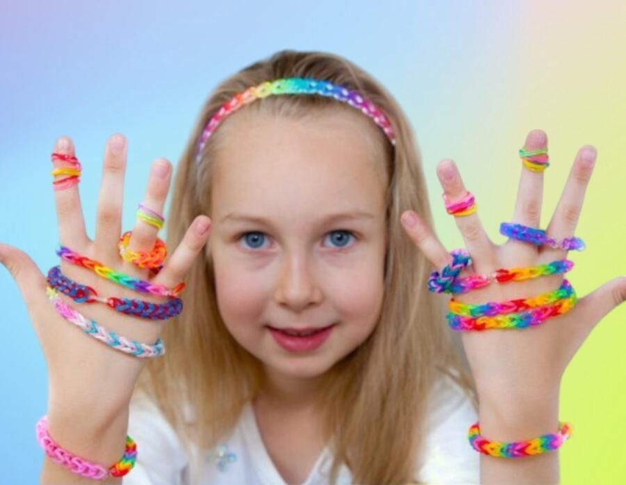 20 uitdeel zakjes Loombandjes a 200 stuks per zakje totaal 4000 stuks