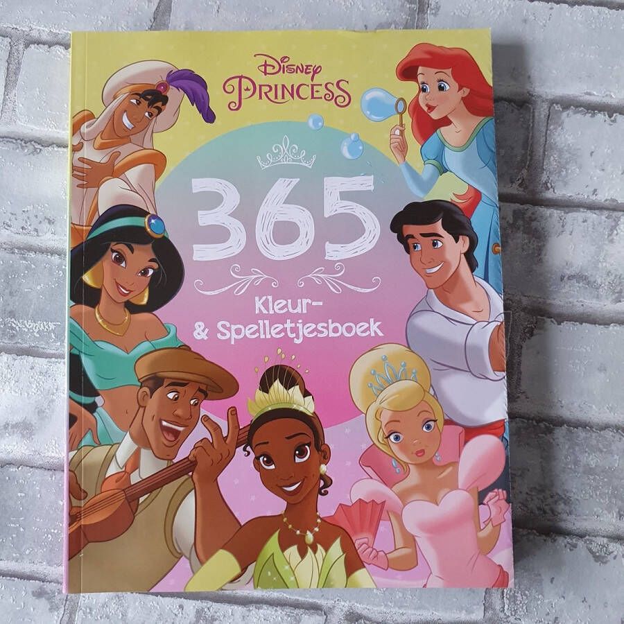 365 Kleur en spelletjesboek prinsessen kleurboek