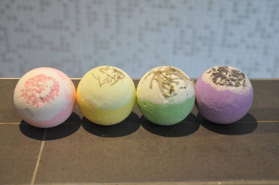 4 XL Bruisballen voor bad Bath bombs set badzeep Bad bruisballen natuurlijk bruistablet