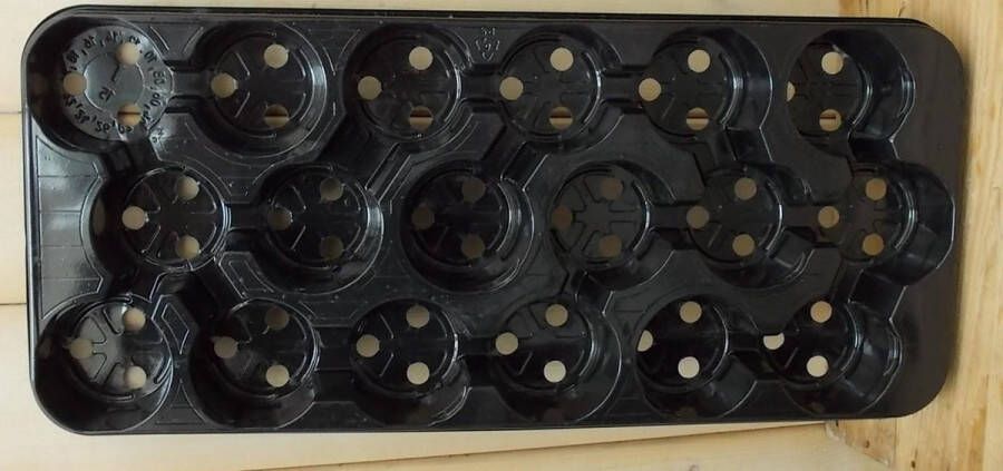 8 stuks Budget kweekbak 18 gaten