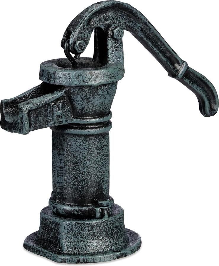 Antieke decoratieve waterpomp met nostalgische flair gietijzer groengrijs