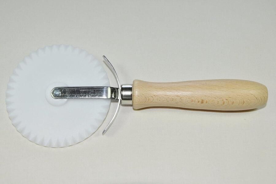 Art.199 Keuken-Huishouden Wit Normaal 4 ELETTRO CENTER pizza cutter