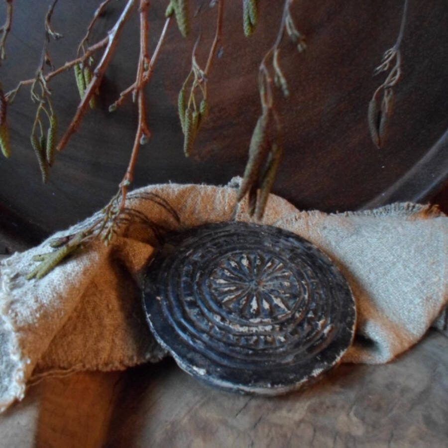 Authentieke mandala kaarsenhouder onderzetter gemaakt van speksteen 14 cm